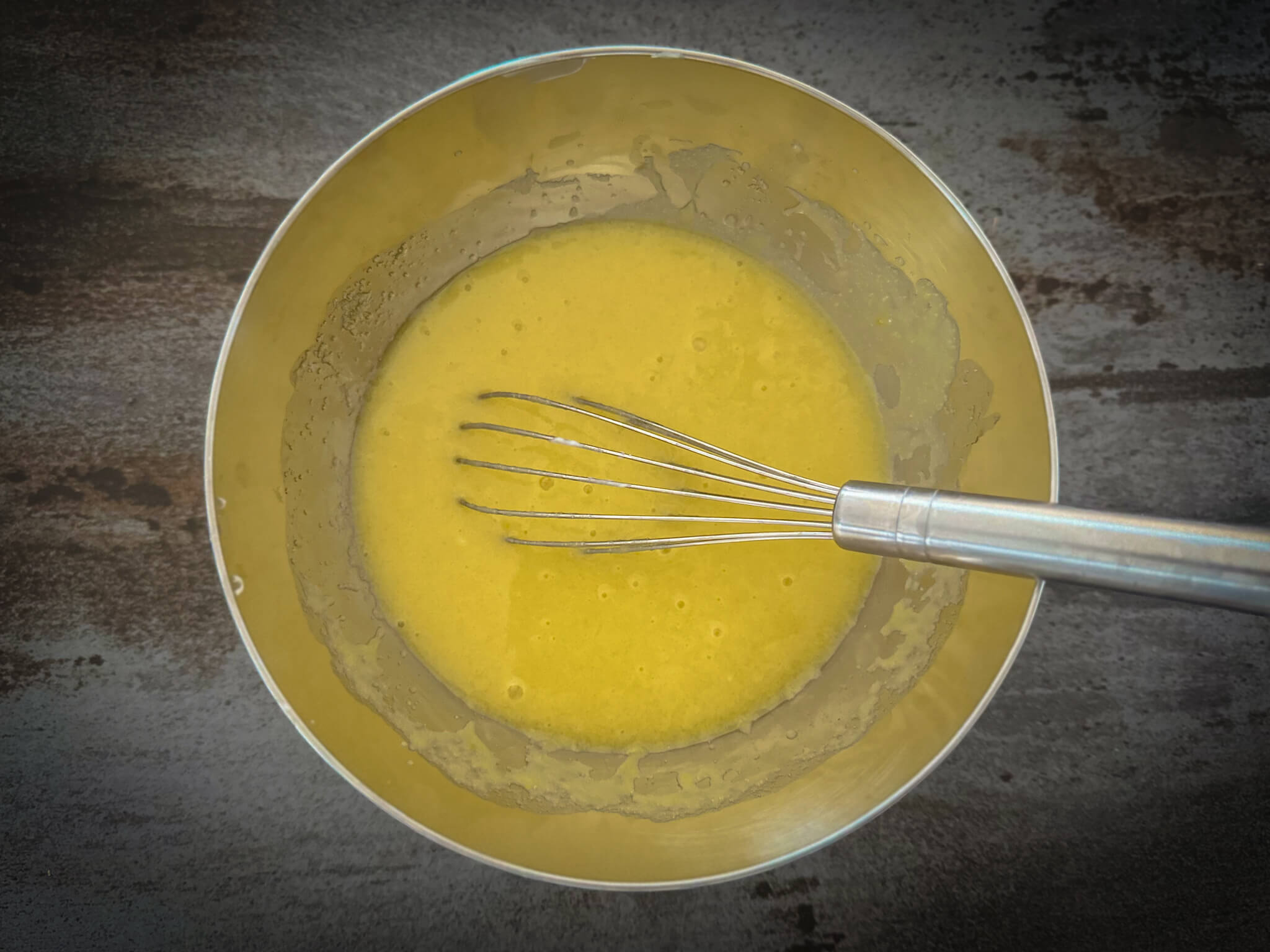 sponge cake eggs