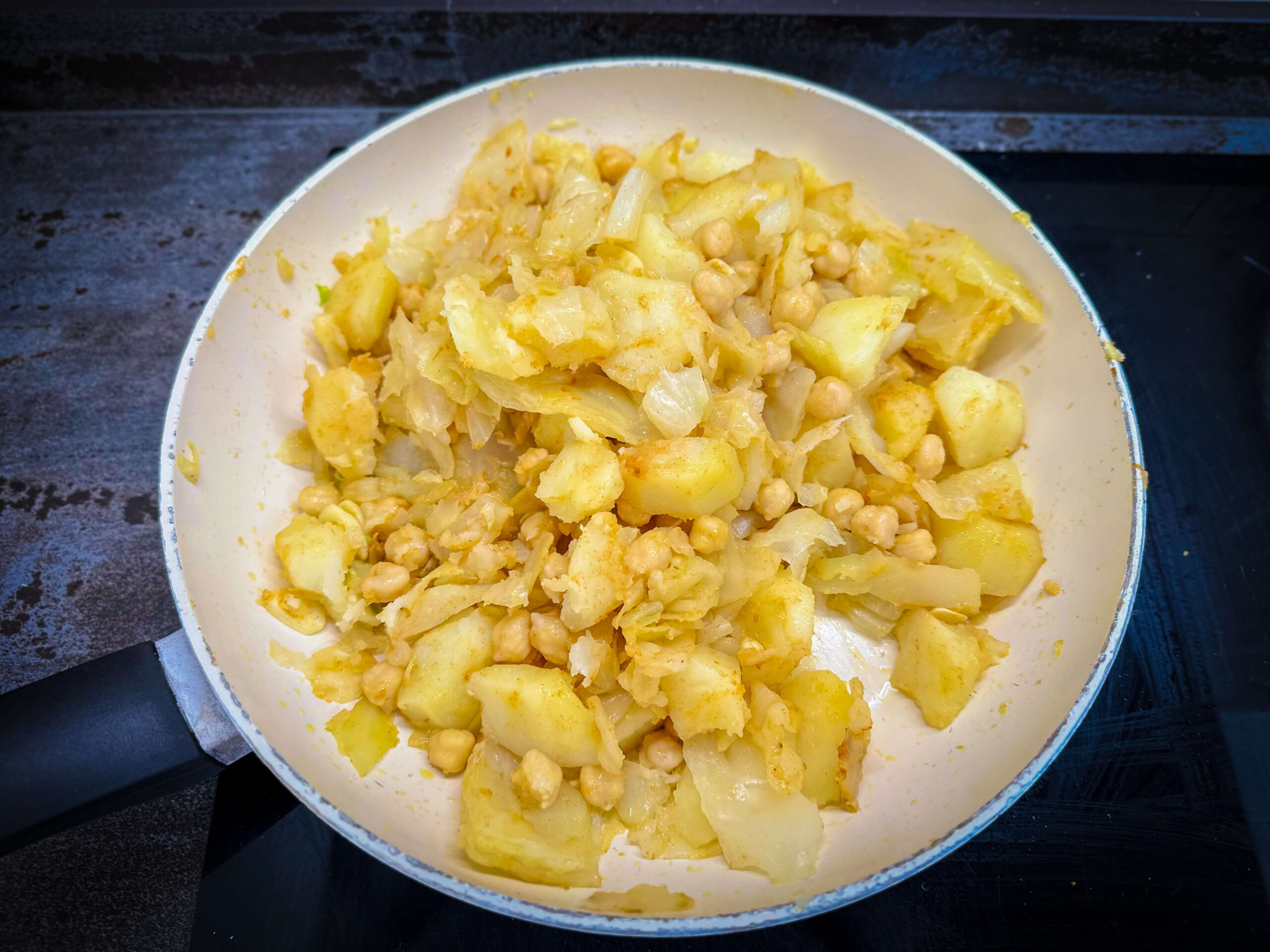frying pan cabbage potatoes chickpeas 2