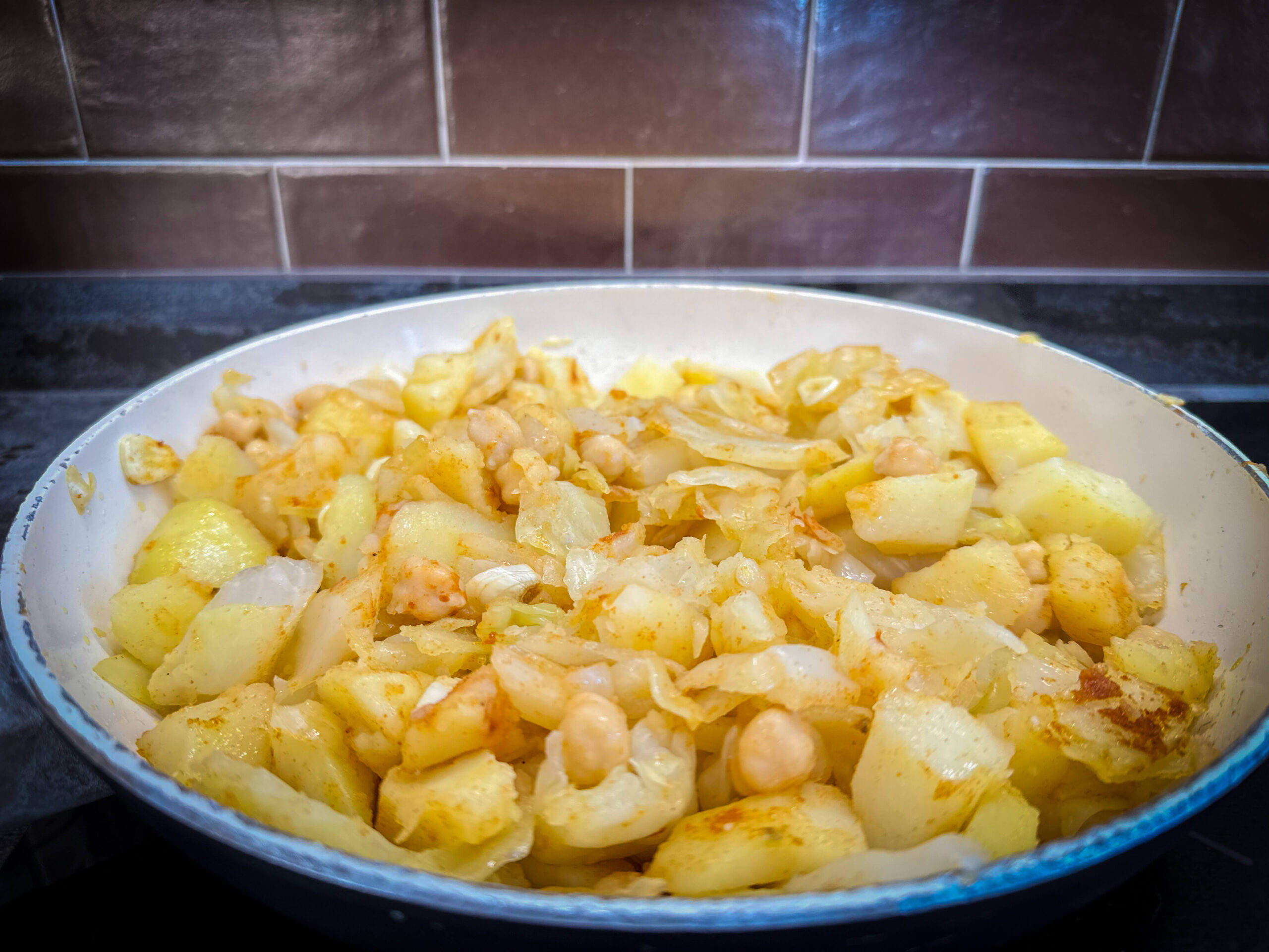 frying pan cabbage potatoes chickpeas