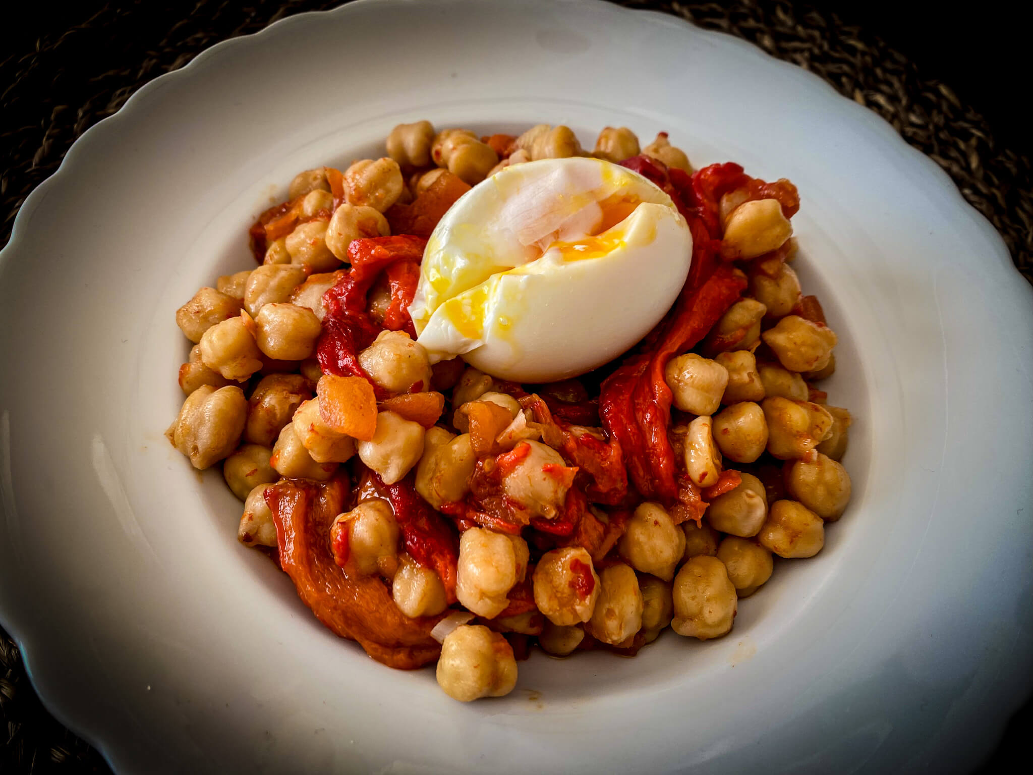 Manchego Spanish Salad with Chickpeas traditional dish