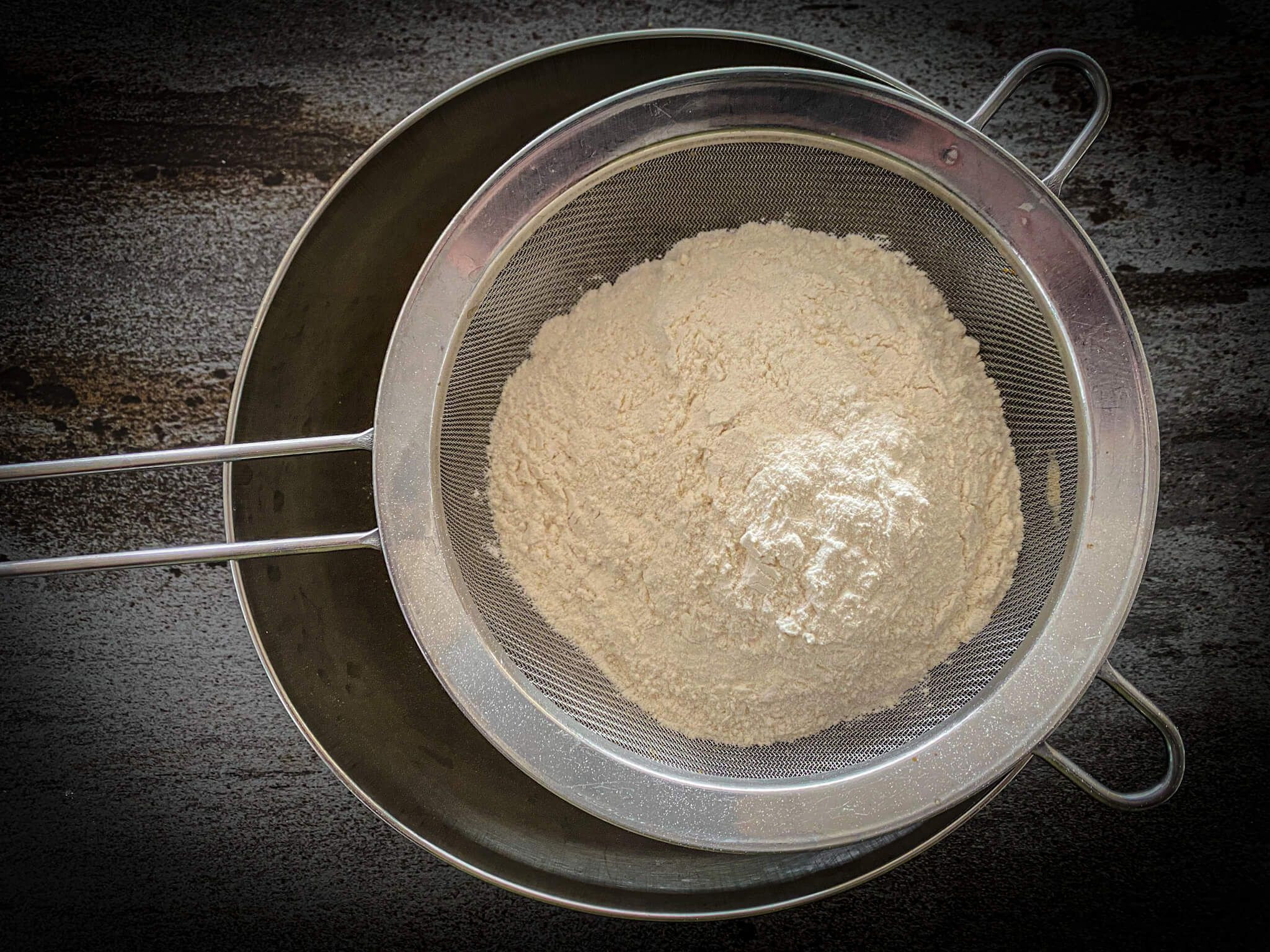 Pizza Halloween Prepare flour
