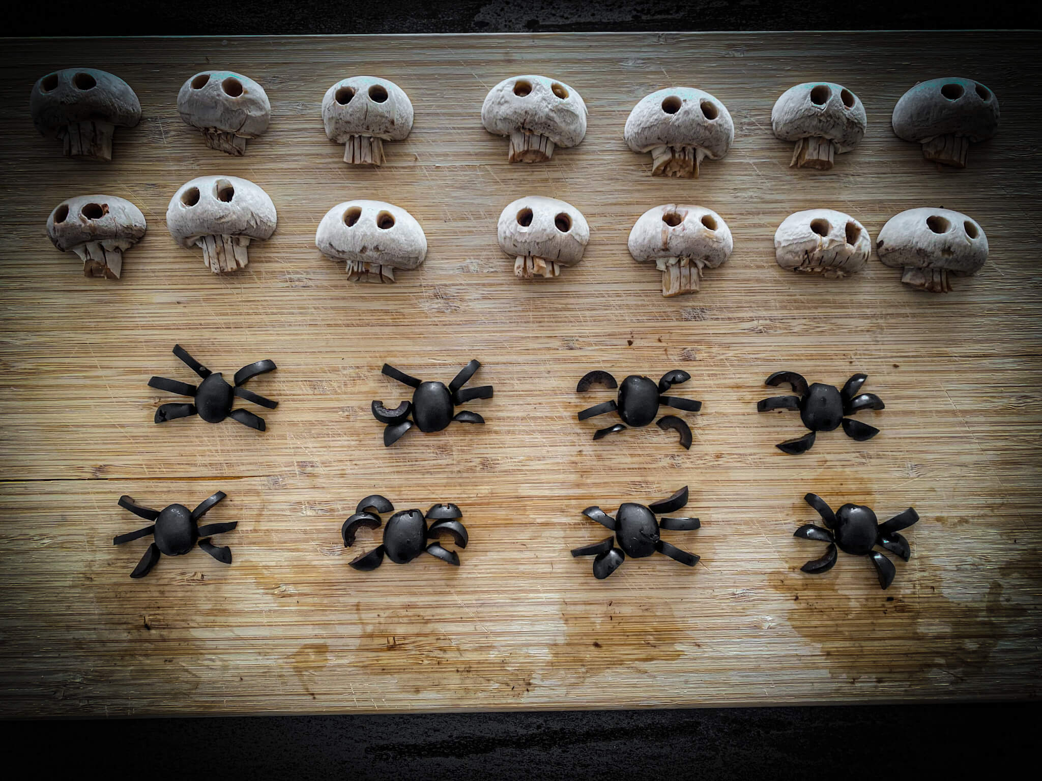 Pizza Halloween skulls and spiders