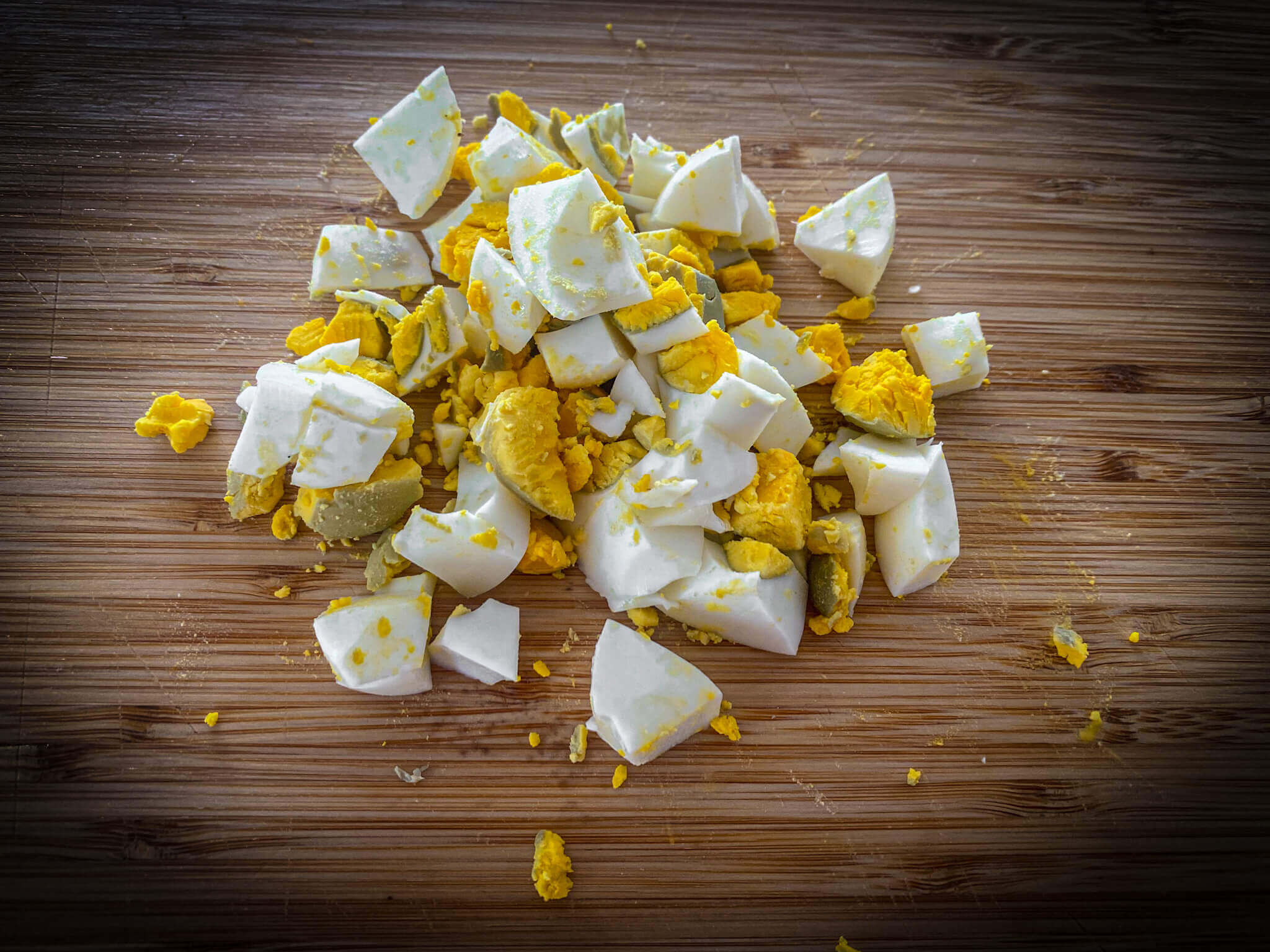 Ensaladilla rusa dice eggs