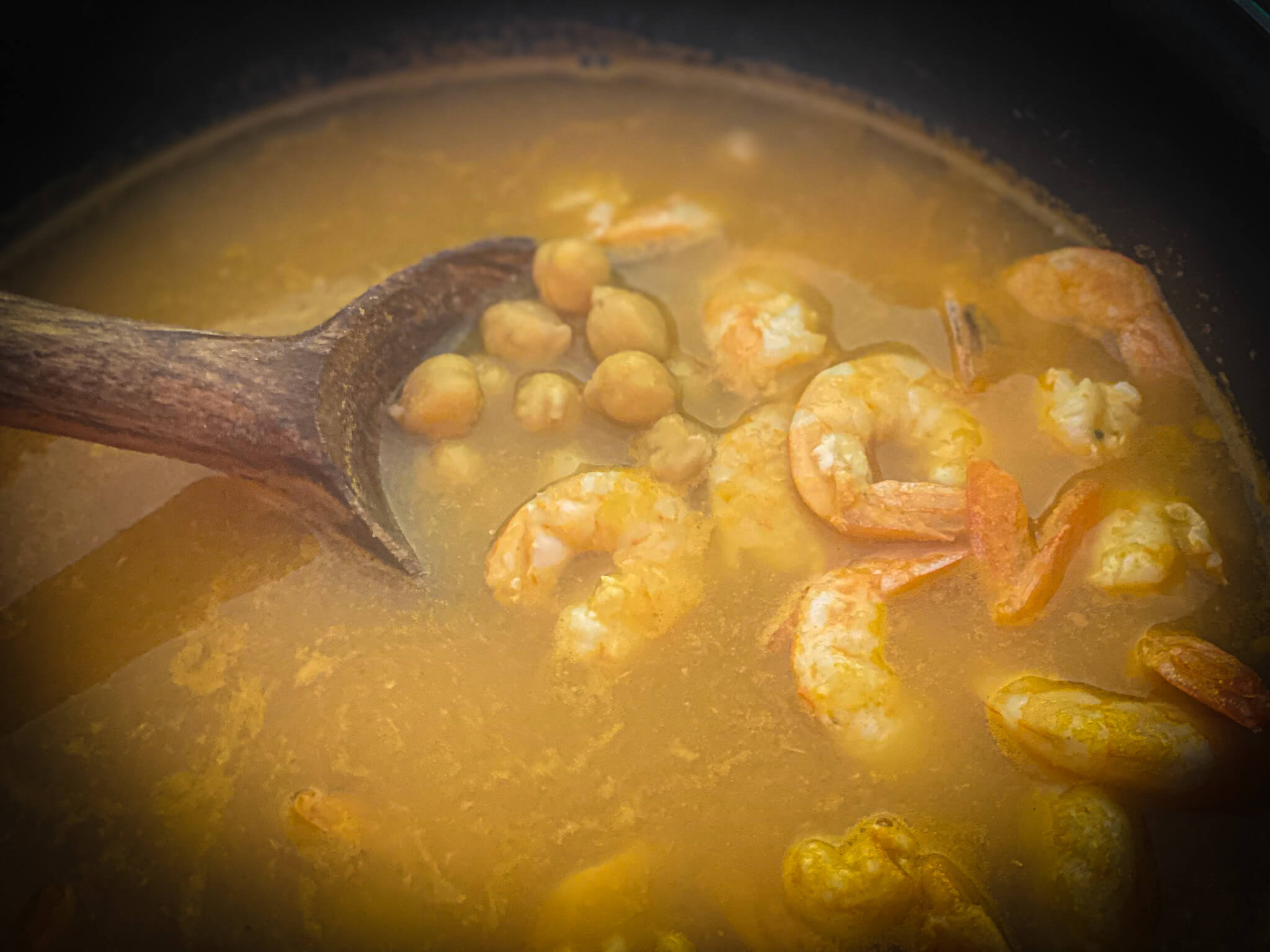 garbanzos con langostinos add prawns