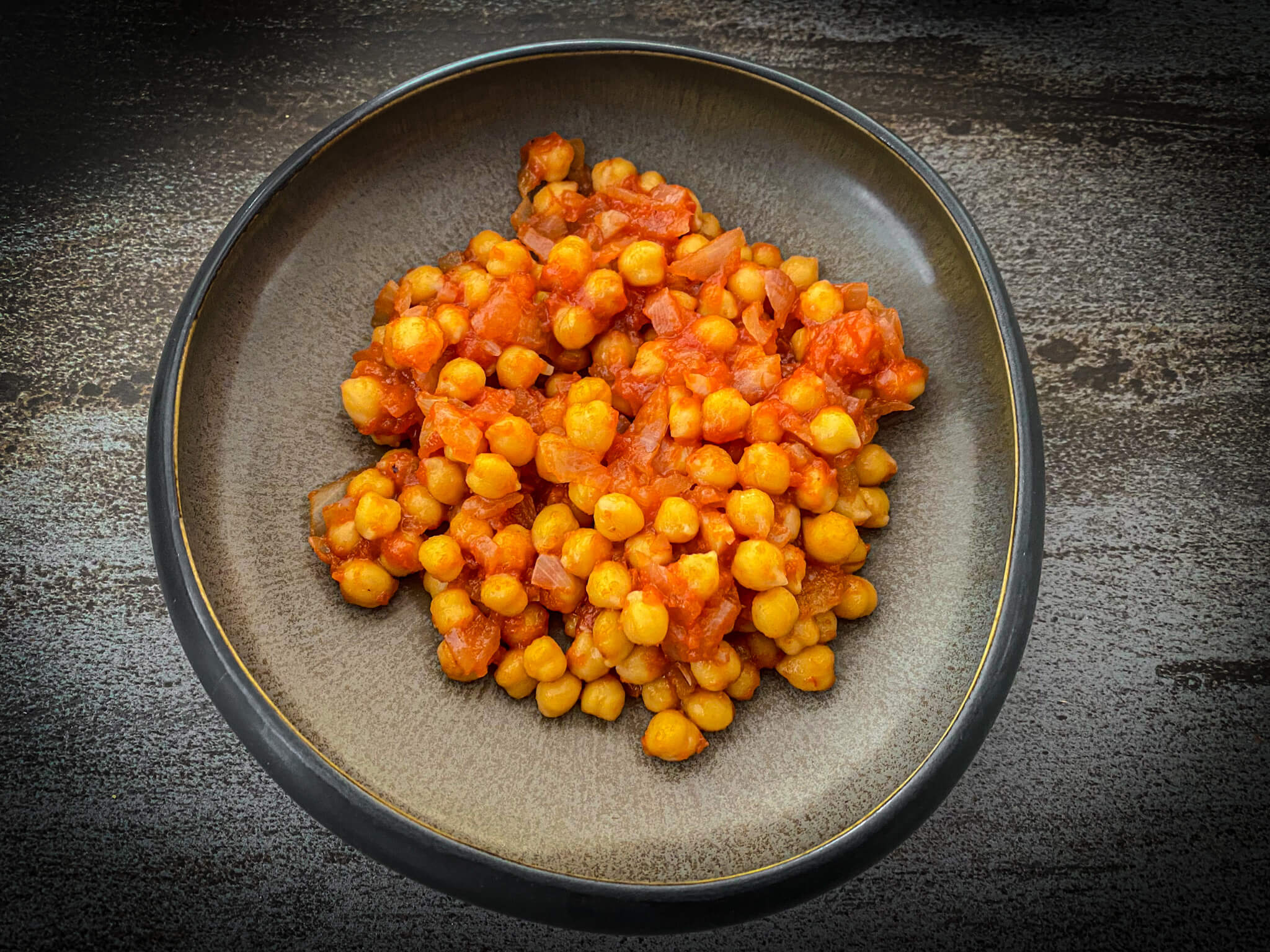 Cod with TomatoSauce and Chickpeas assembling plate 1