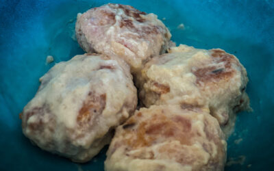 Gourmet Swedish-Style Meatballs: Mastering the Nutmeg and Clove Cream Sauce