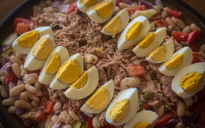 The Ultimate Guide to Spanish Summer Salads: Fresh, Colorful & Ready for the Beach