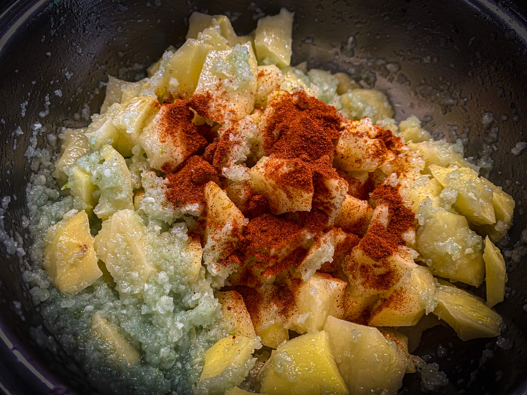 Patatas viudas add paprika 1