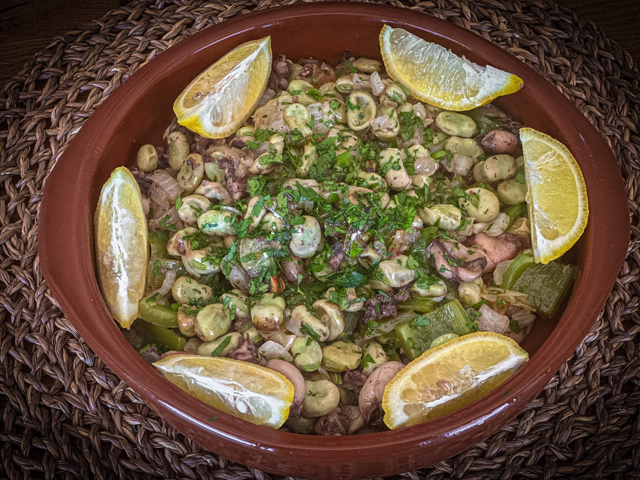 Habitas Baby con Chipirones tapa presentation full size