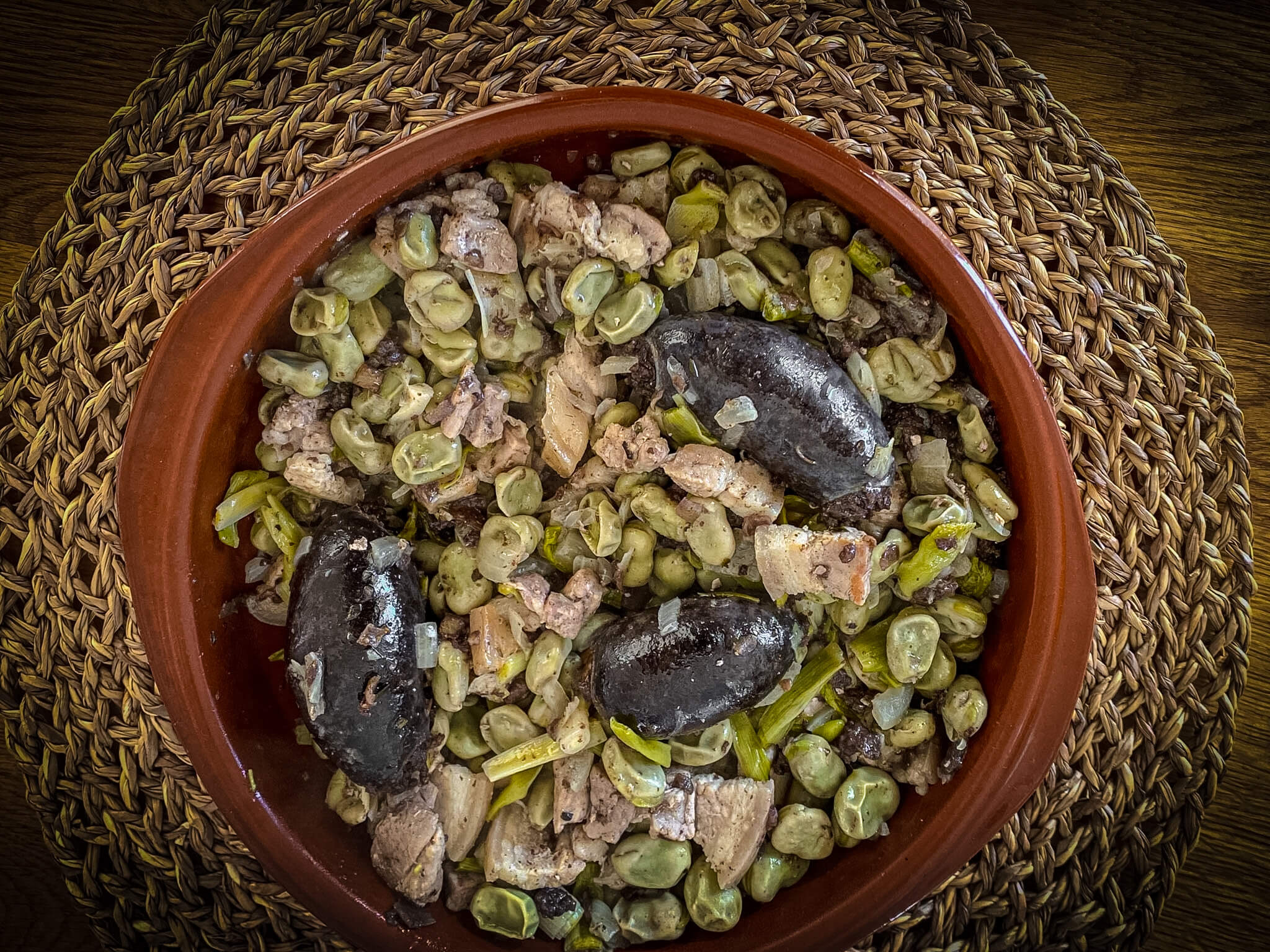 Habas Catalana sofrito clay presentation
