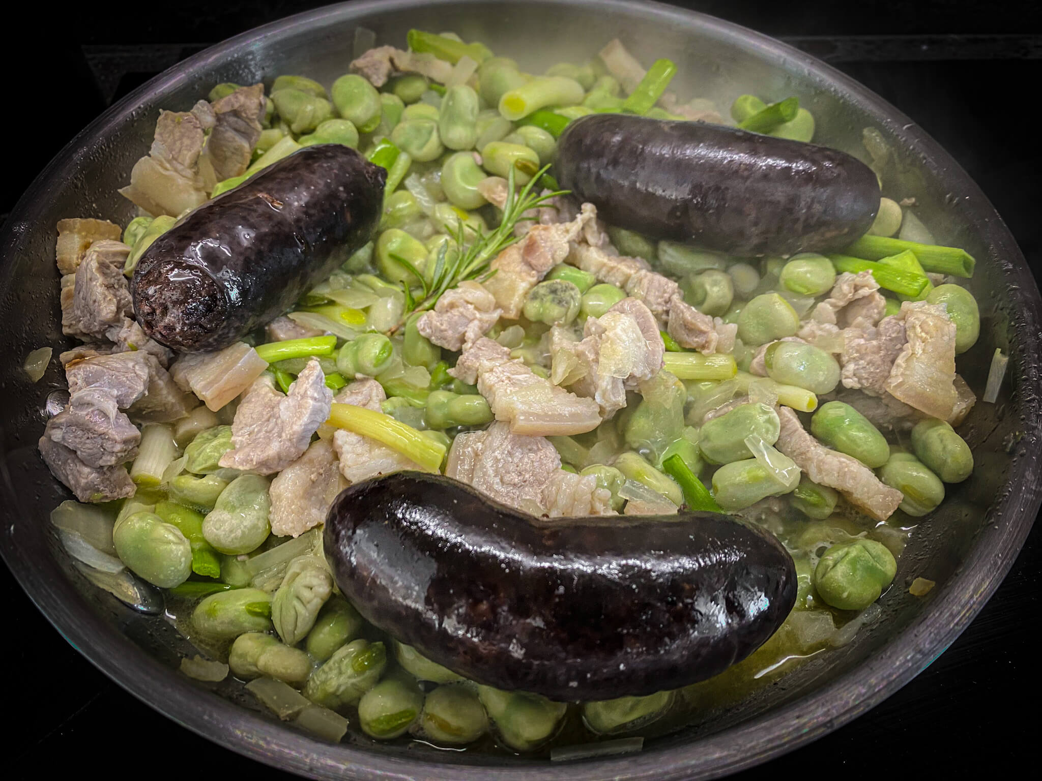 Habas Catalana sofrito return blood sausages