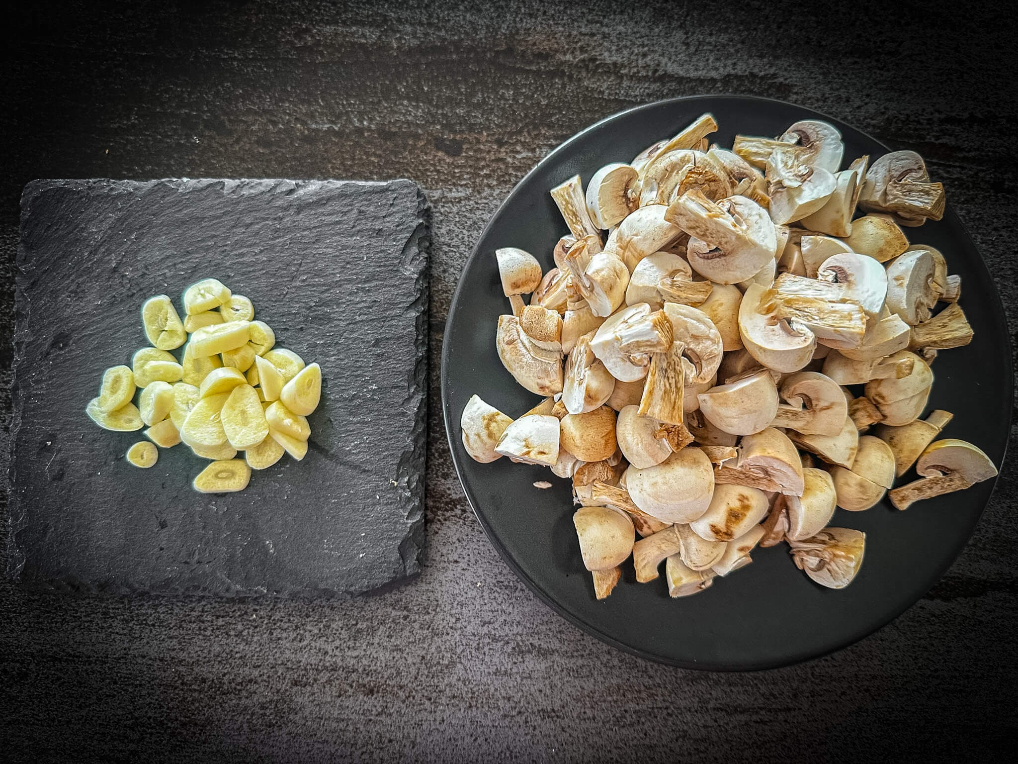 Spanish Garlic Mushrooms ingredients cutted