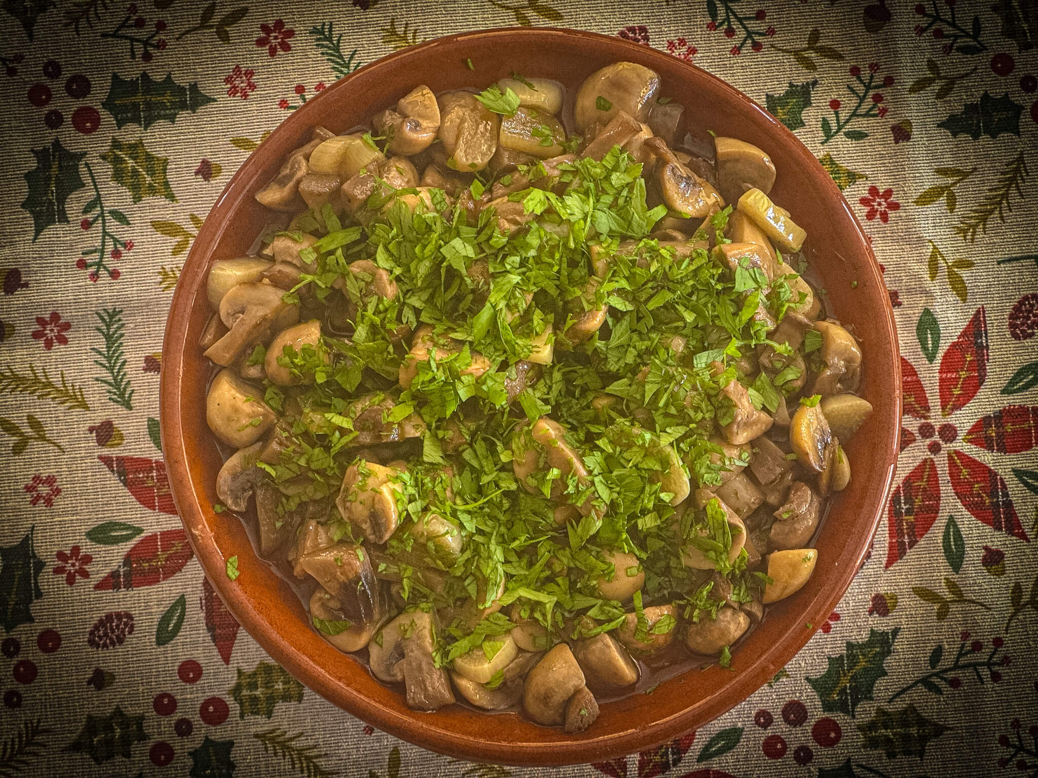 Spanish Garlic Mushrooms plated presentation