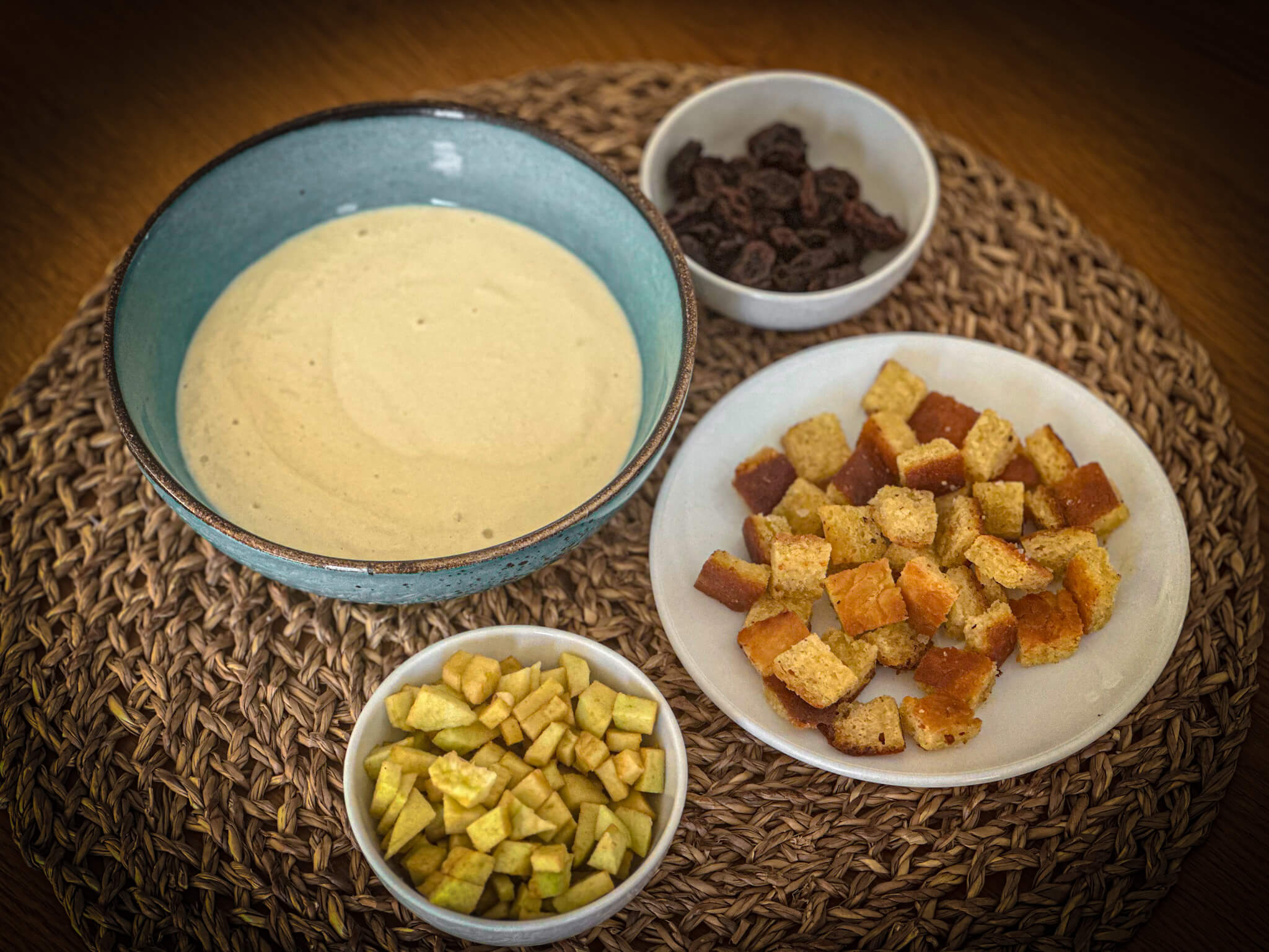 Spanish ajoblanco served
